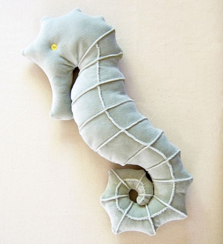 free-seahorse-pillow-pattern