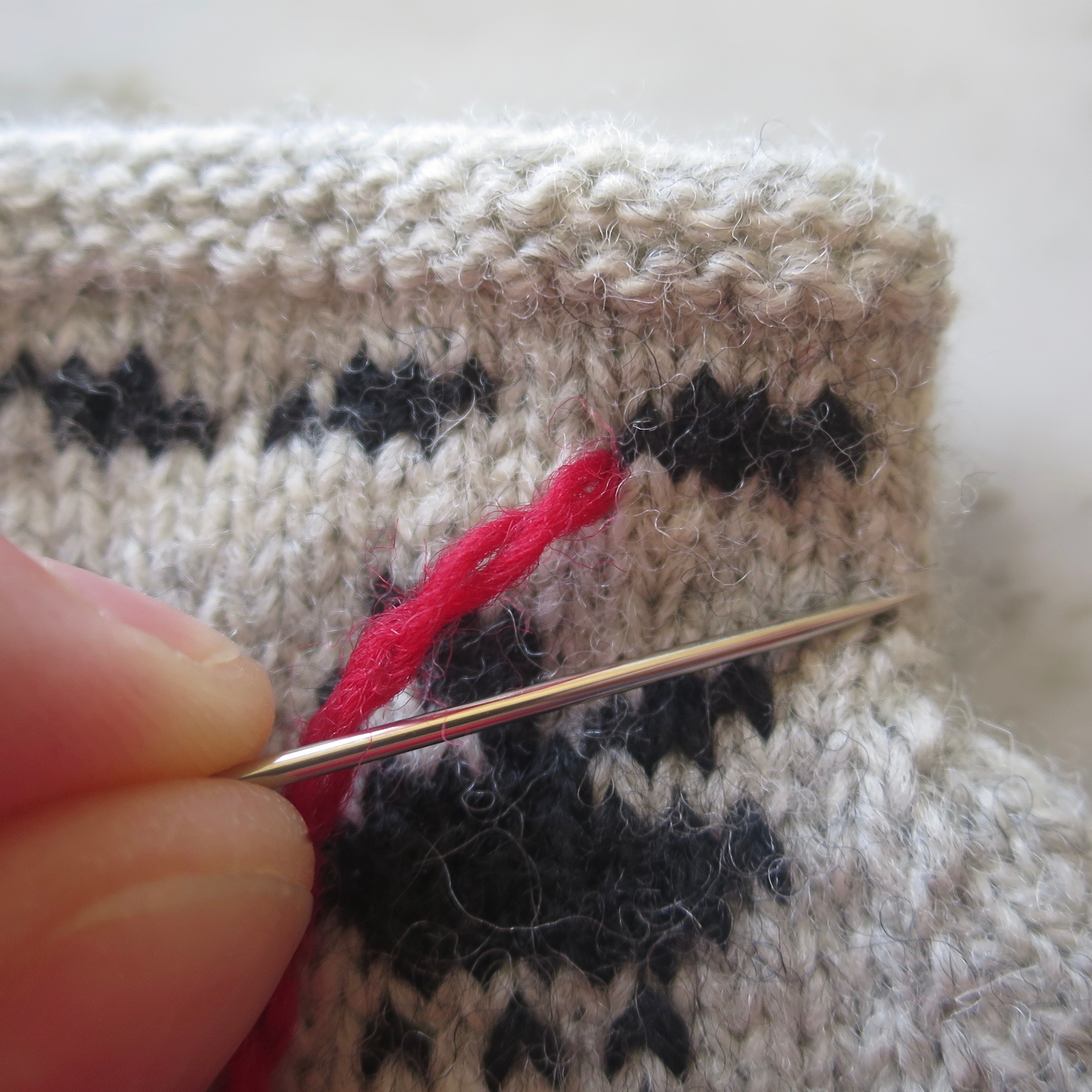 Just Crafty – Days KAL: French Knots, Beads Duplicate Stitch