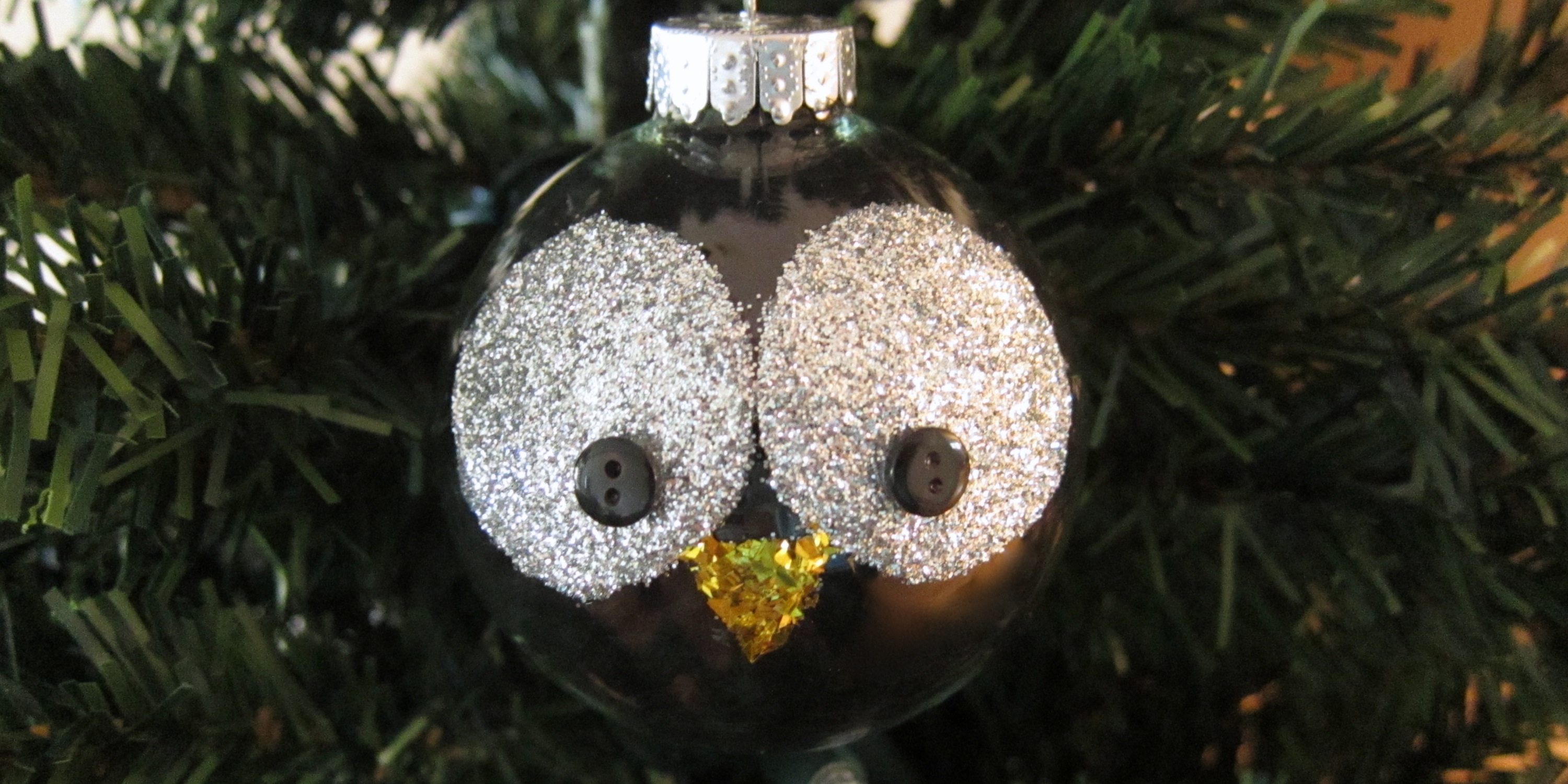 DIY FROSTED GLITTER CHRISTMAS ORNAMENTS